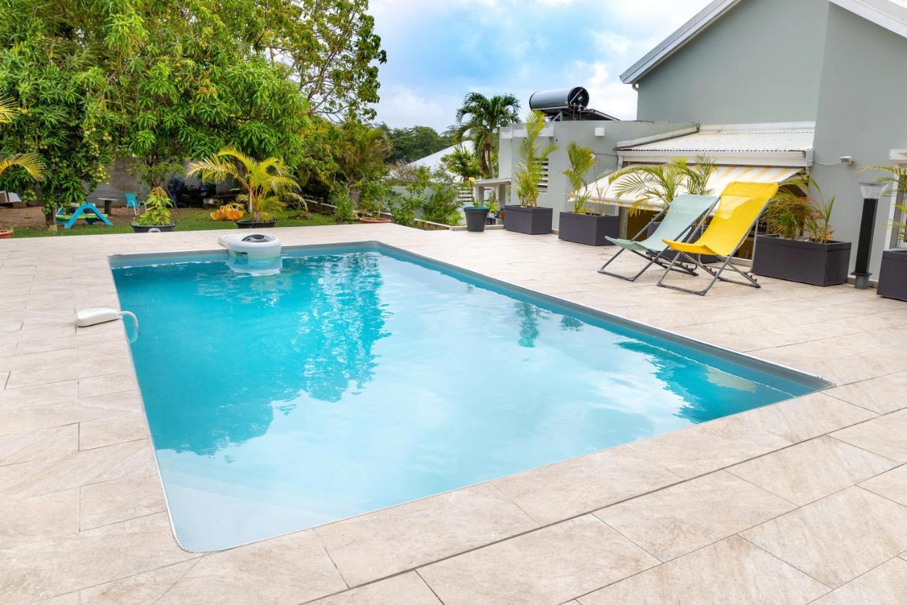 Villa L'Artist en bord de mer avec piscine privée Sainte-Rose Esterno foto