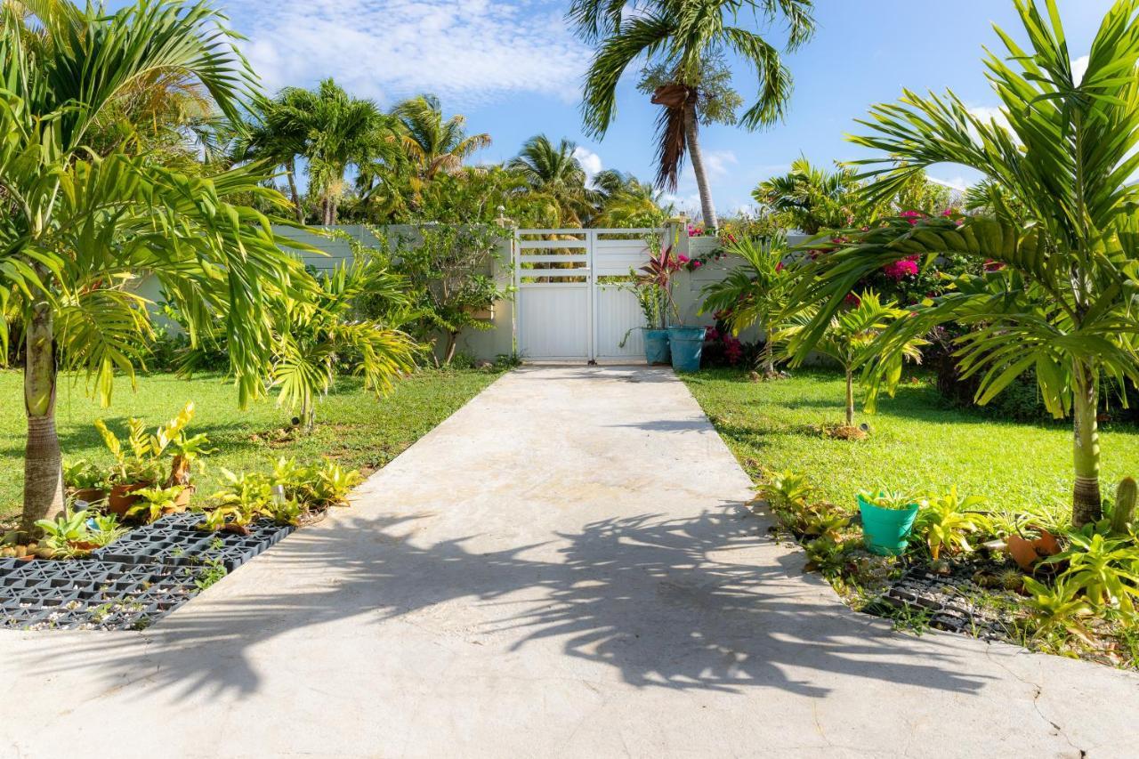 Villa L'Artist en bord de mer avec piscine privée Sainte-Rose Esterno foto