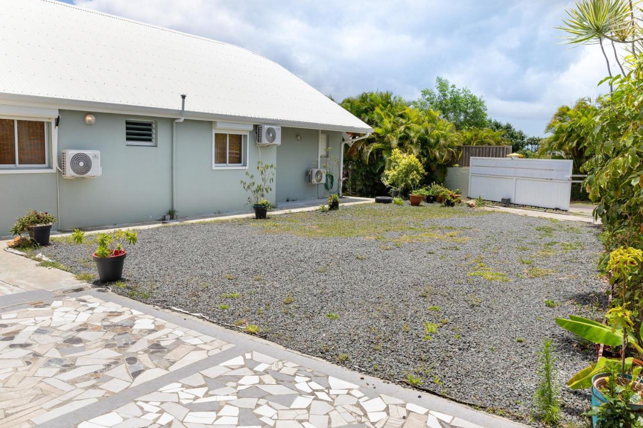 Villa L'Artist en bord de mer avec piscine privée Sainte-Rose Esterno foto
