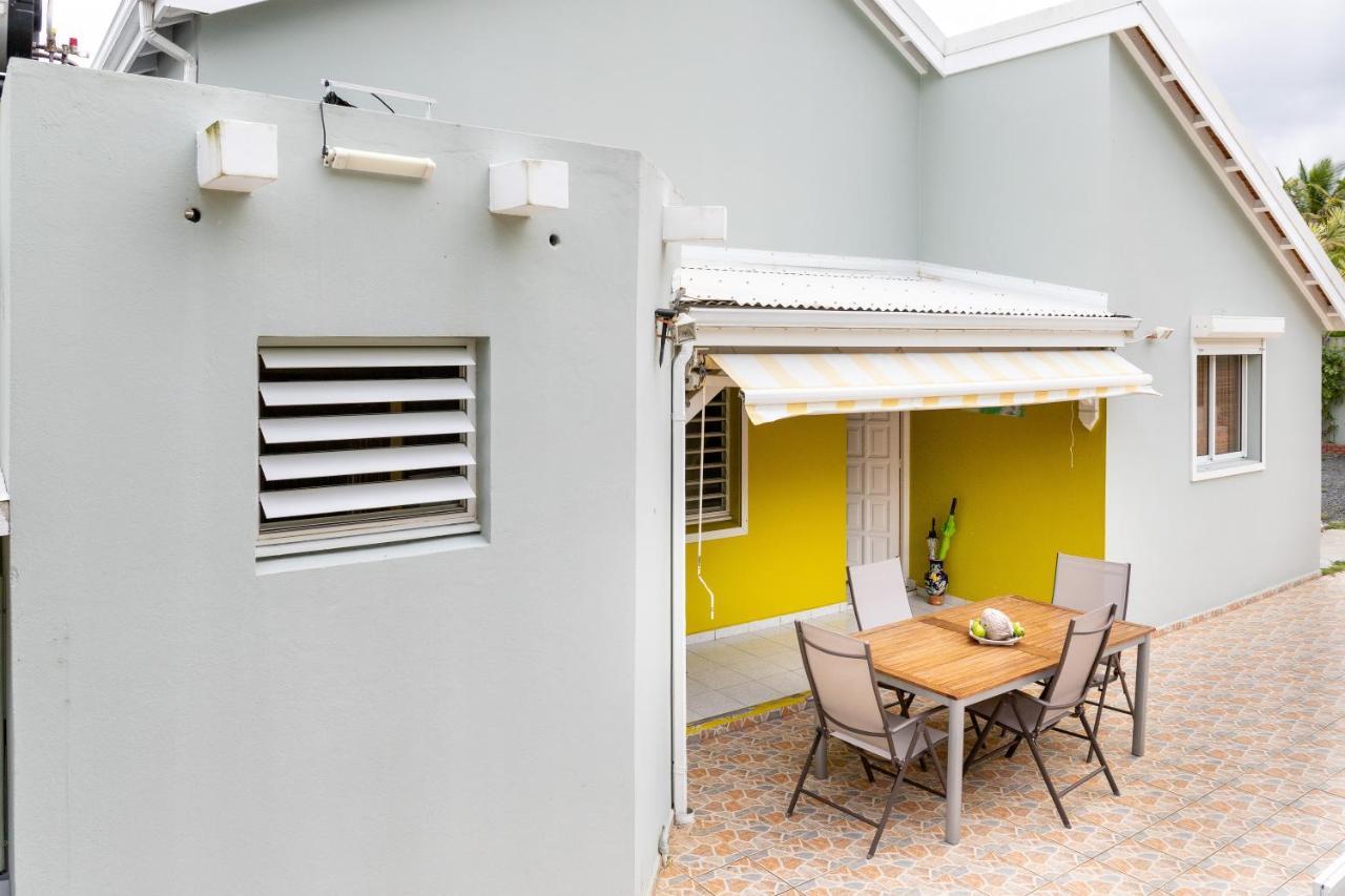 Villa L'Artist en bord de mer avec piscine privée Sainte-Rose Esterno foto