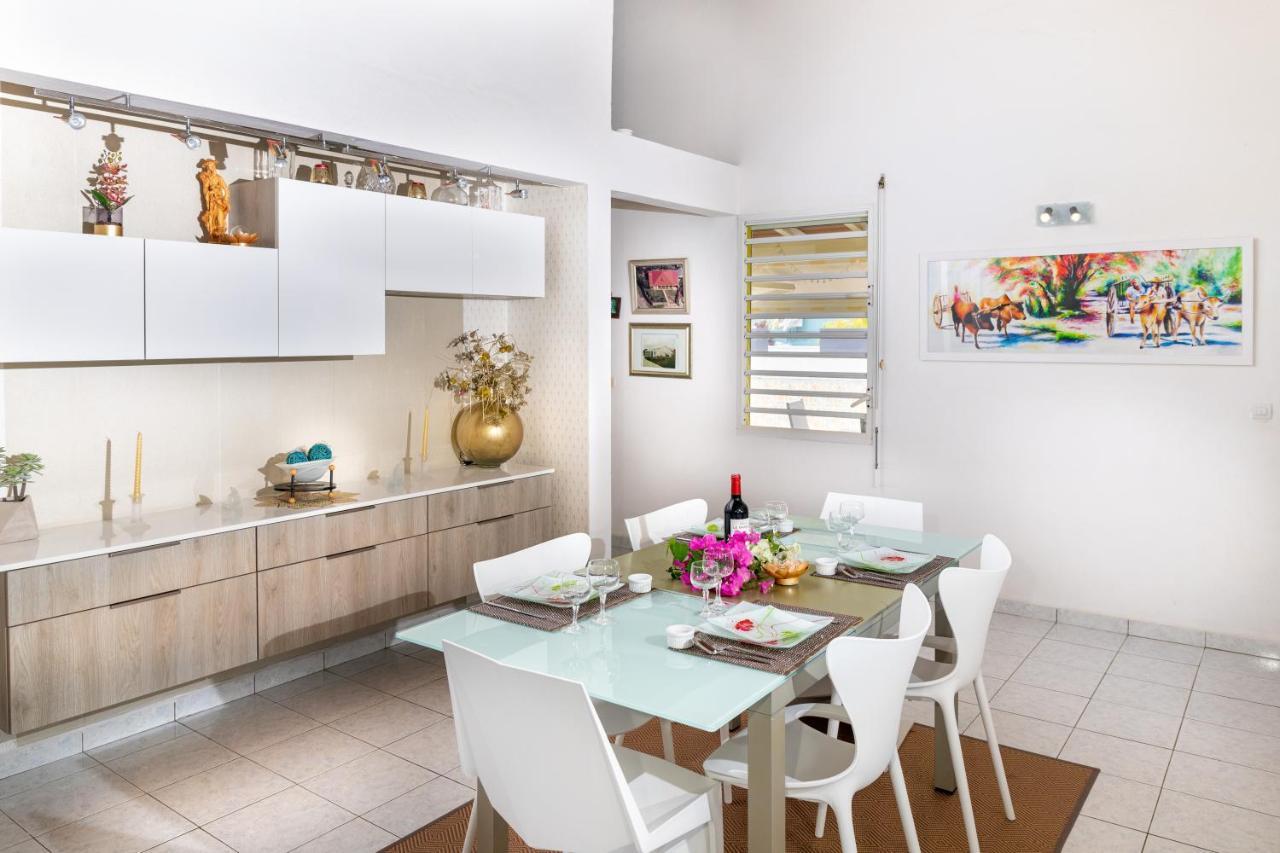 Villa L'Artist en bord de mer avec piscine privée Sainte-Rose Esterno foto