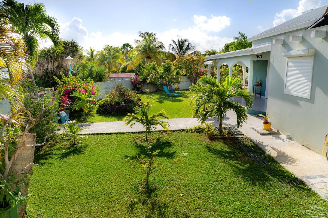 Villa L'Artist en bord de mer avec piscine privée Sainte-Rose Esterno foto