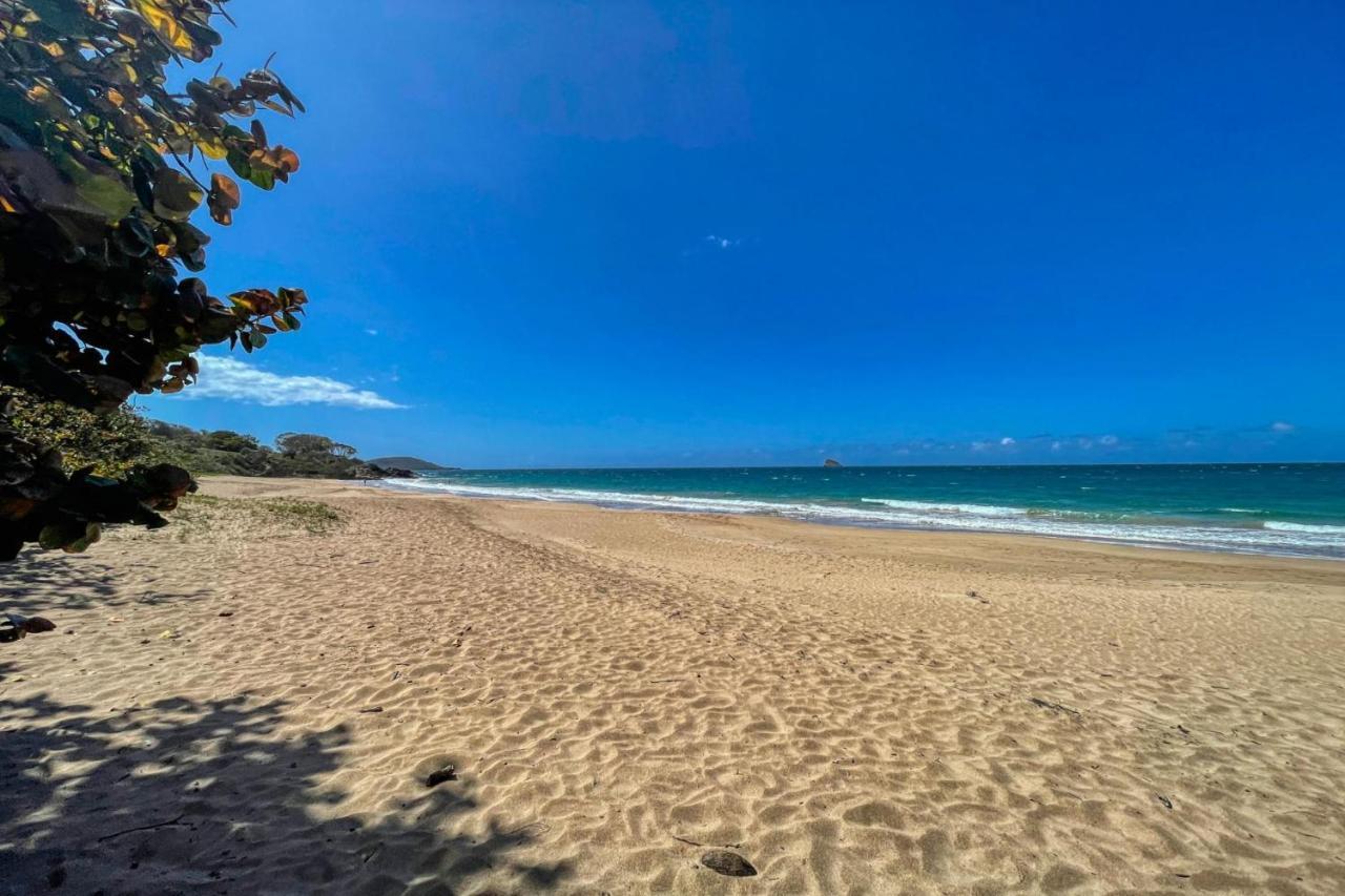 Villa L'Artist en bord de mer avec piscine privée Sainte-Rose Esterno foto