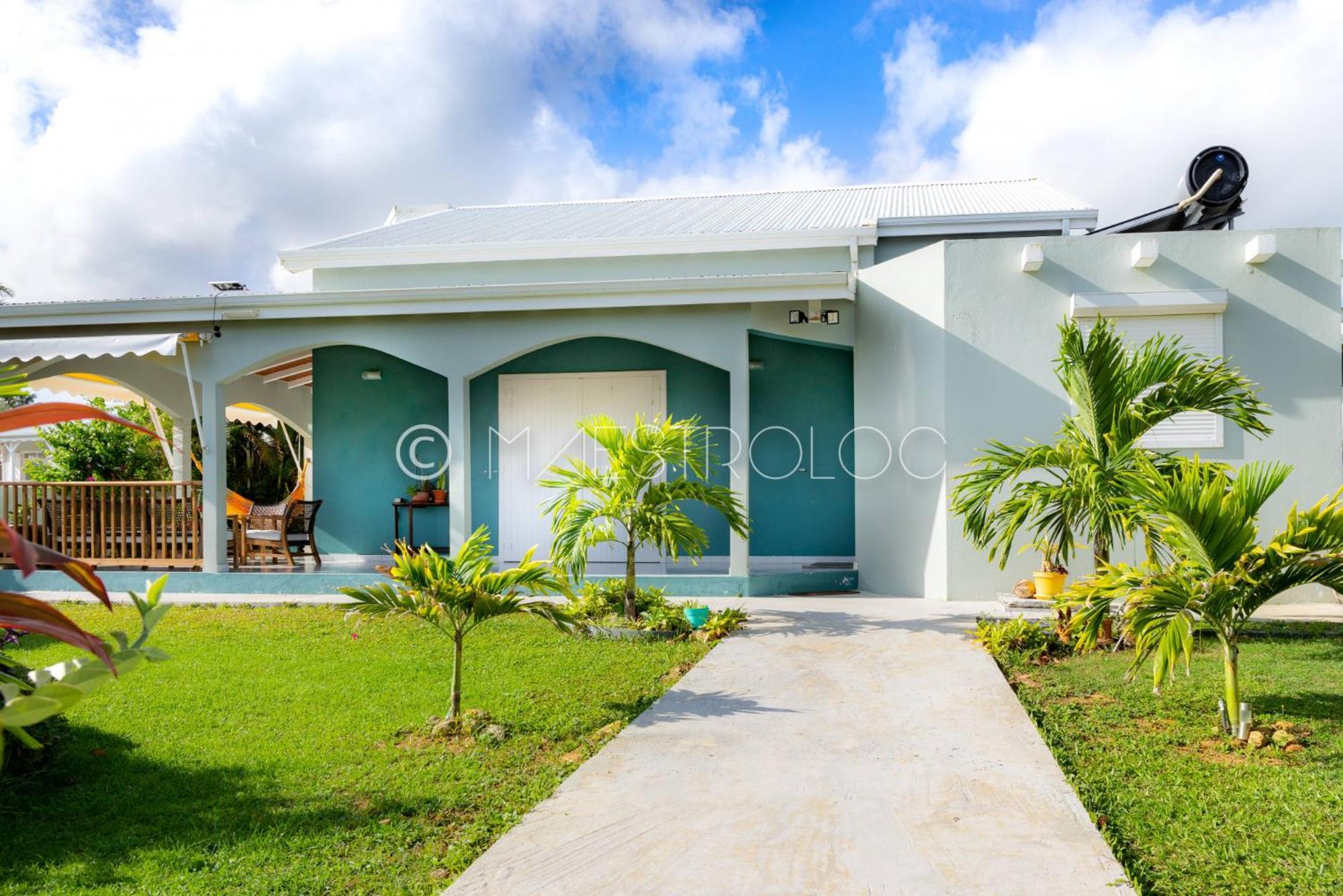 Villa L'Artist en bord de mer avec piscine privée Sainte-Rose Esterno foto