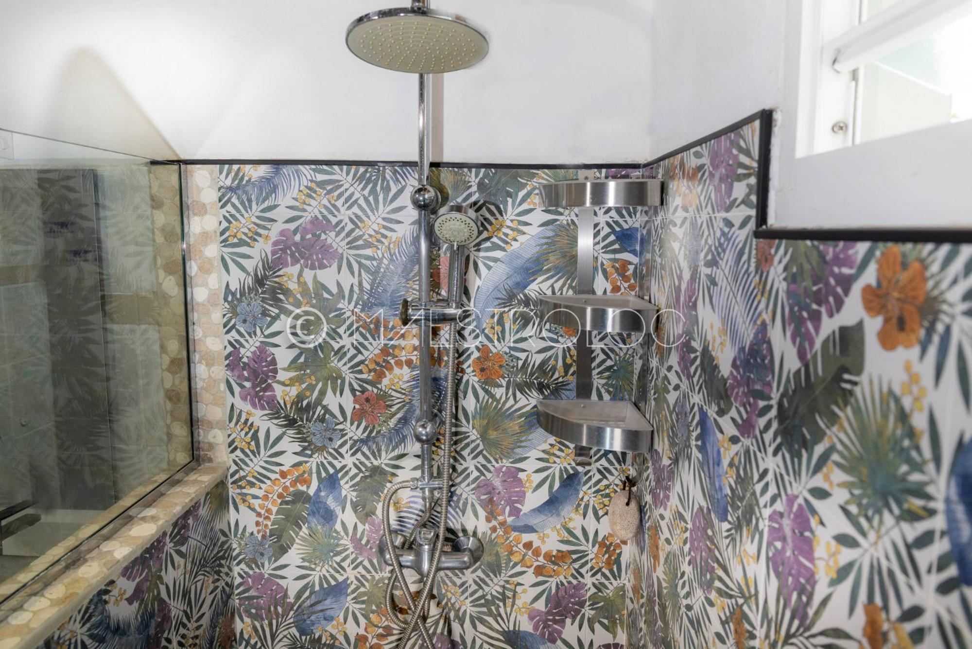 Villa L'Artist en bord de mer avec piscine privée Sainte-Rose Esterno foto